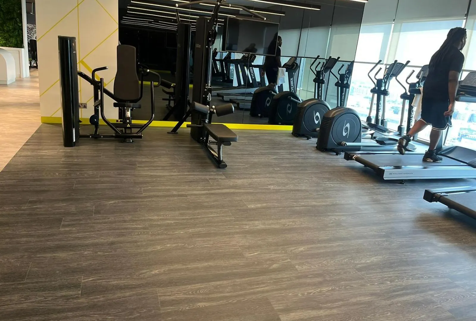 Very Spacious 2 Bedroom Apartment Modern Comfort In The Heart Of Dubai
