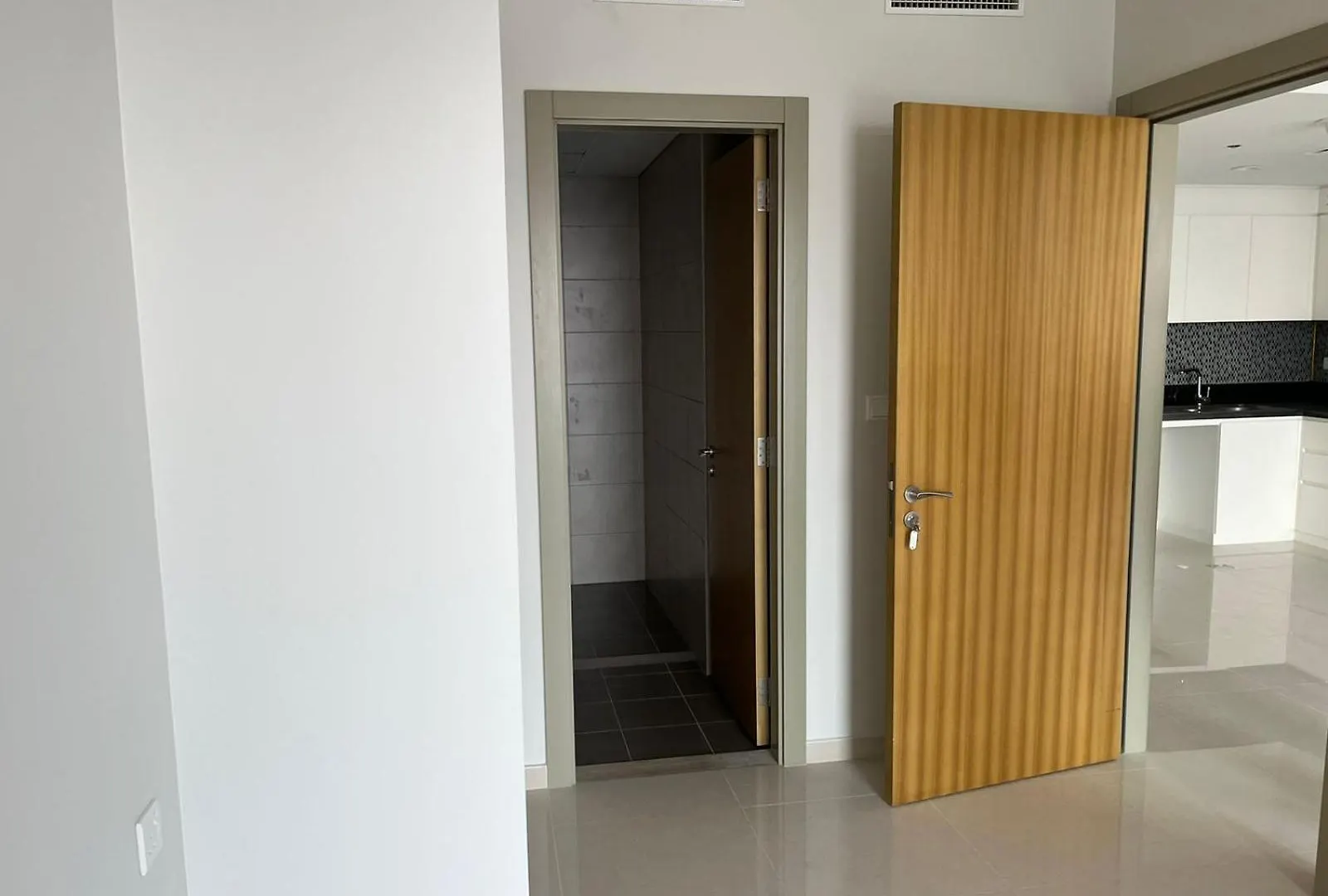 Very Spacious 2 Bedroom Apartment Modern Comfort In The Heart Of Dubai United Arab Emirates