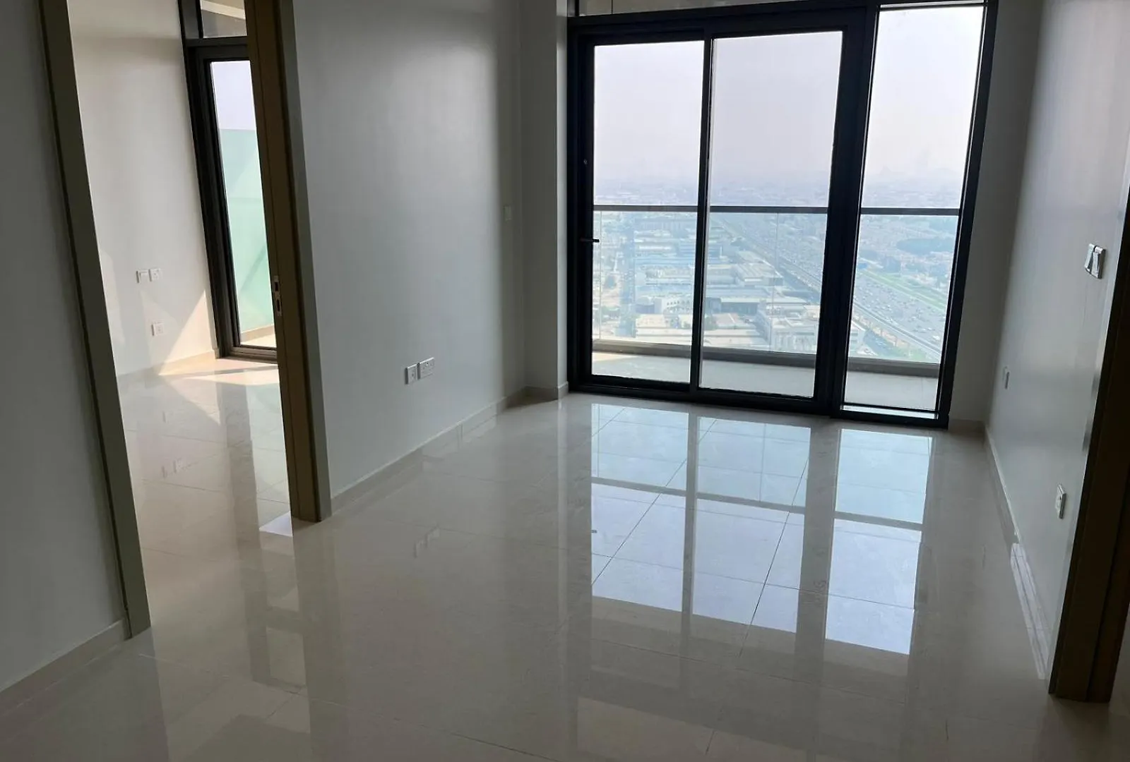 Very Spacious 2 Bedroom Apartment Modern Comfort In The Heart Of Dubai