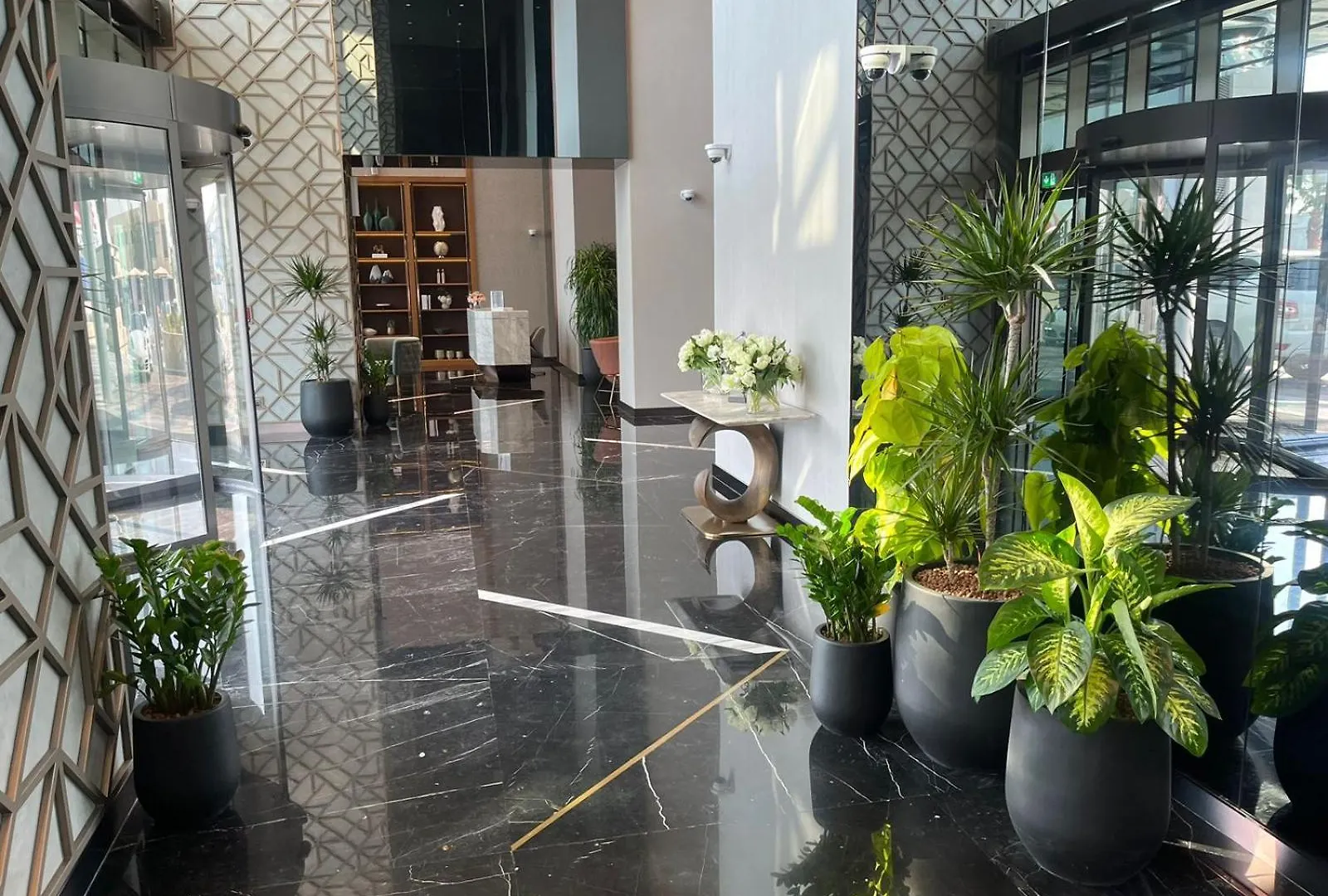 Very Spacious 2 Bedroom Apartment Modern Comfort In The Heart Of Dubai